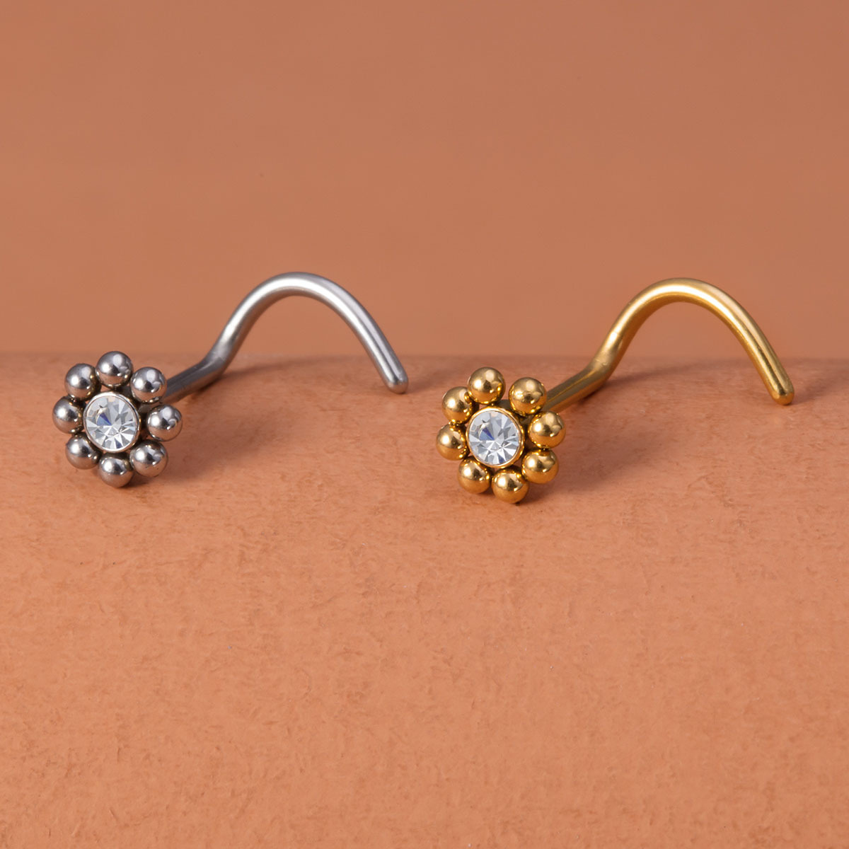 1pc of Flower-Shaped Screw Nos - огляд і ціна Nostril Screw Pin